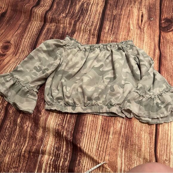 Women’s Vintage Havana Camo Bell Sleeve Crop Top Size M - Picture 6 of 6